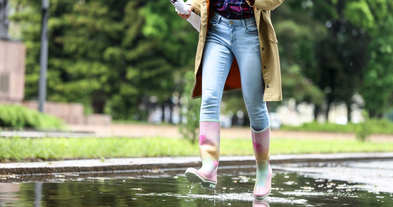 Nie popełniaj tych błędów w kaloszach. Stopy mogą na tym ucierpieć