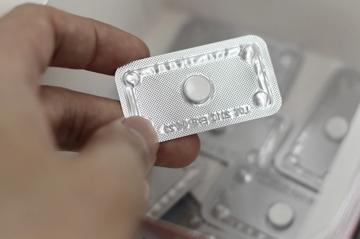 Od teraz kobiety w Anglii mogą otrzymać bezpłatne tabletki antykoncepcyjne „dzień po” w niemal 10 tysiącach aptek, bez konieczności wizyty u lekarza czy w klinice. To największa zmiana w dostępie do usług zdrowia seksualnego od dekad – informuje NHS England, angielski oddział publicznej służby zdrowia.