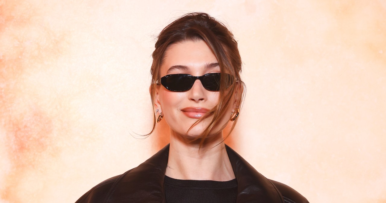 Hailey Bieber uwielbia ten manicure. To najmodniejsze paznokcie jesień 2025