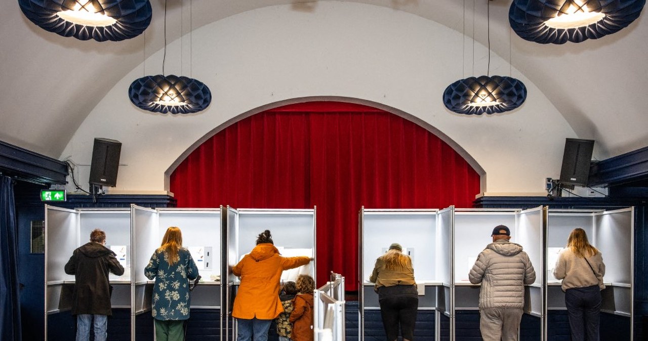 Przedterminowe wybory w Holandii. Są pierwsze sondaże exit poll