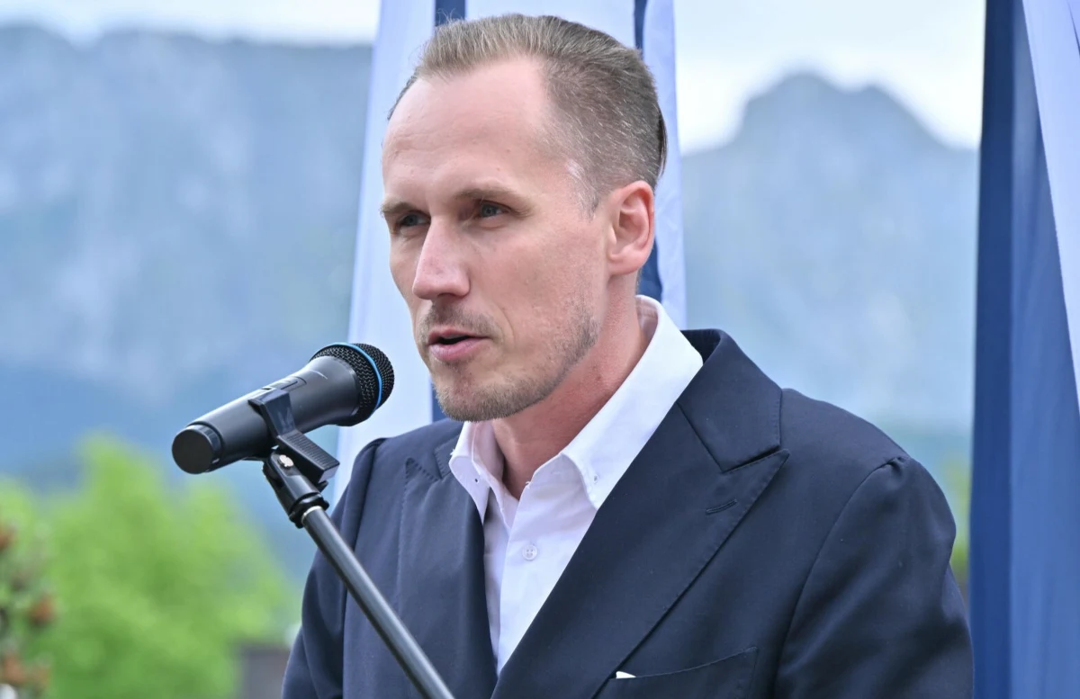 ​Radni Miasta Krakowa zaapelowali do posła Konfederacji Konrada Berkowicza o rezygnację z mandatu w związku z incydentem w sklepie Ikea - parlamentarzysta został w nim zatrzymany przez ochronę w związku z niezapłaceniem za zakupy.