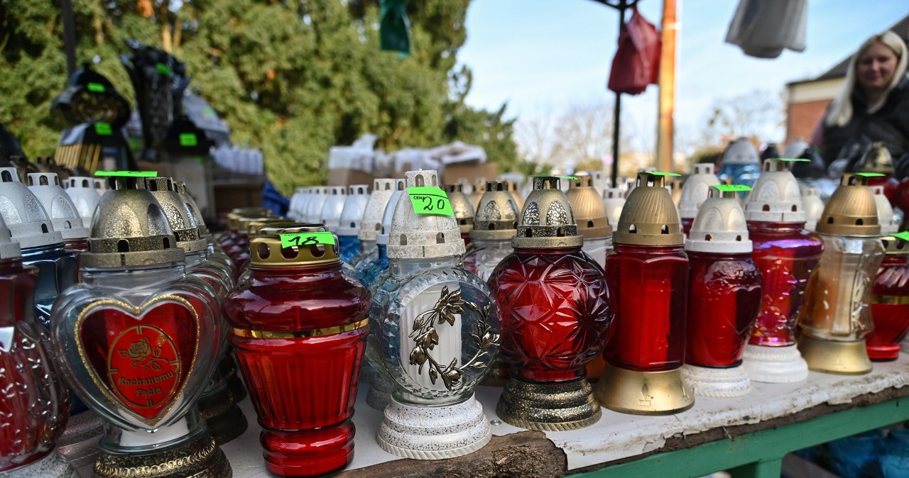 Ceny zniczy zbliżone do ubiegłorocznych. Producenci mają dziś inny problem