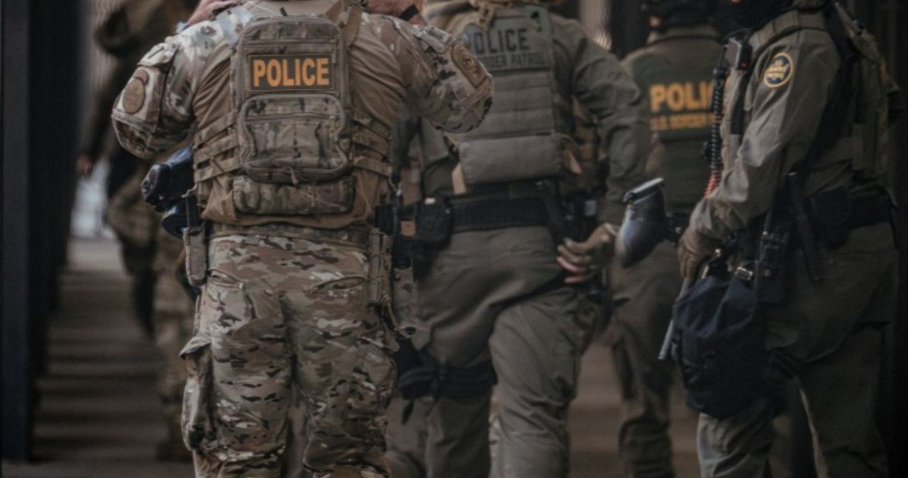 Starcia z w Kalifornii. Wszystko po operacji agentów federalnych, użyli gazu łzawiącego wiadomości,aktualności,Interia Starcia z w Kalifornii. Wszystko po operacji agentów federalnych, użyli gazu łzawiącego