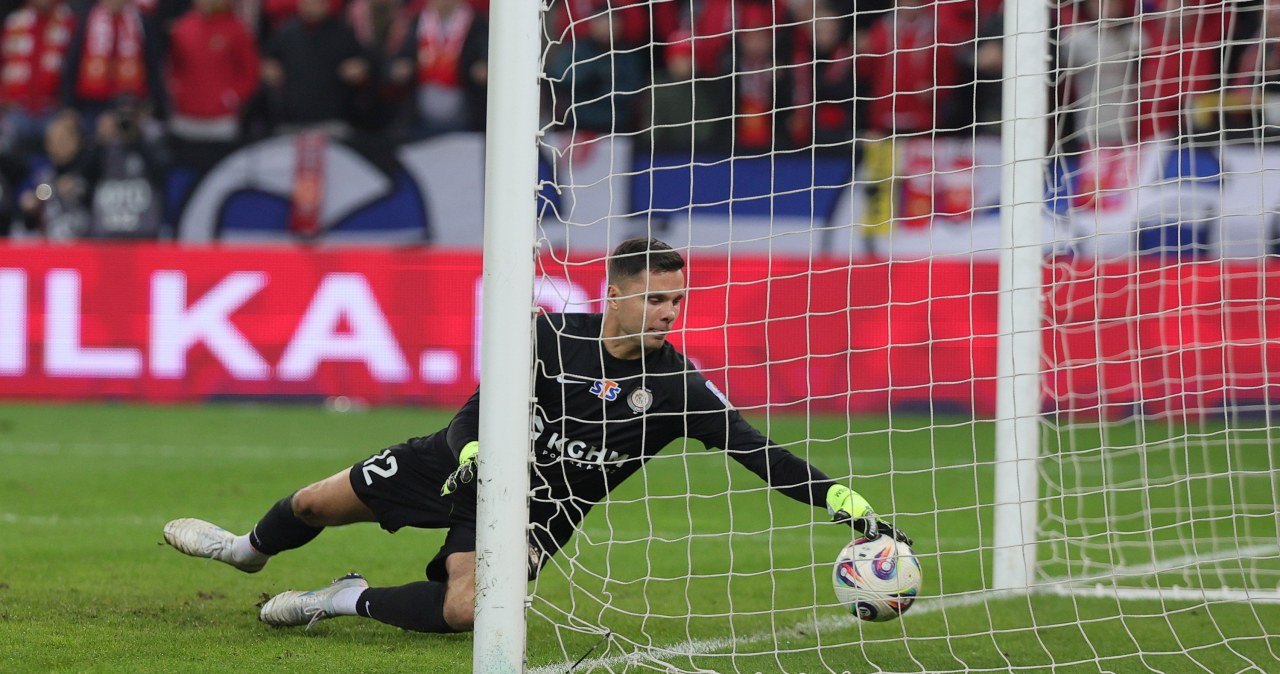 wiadomości,aktualności,Interia Trener dosadnie skomentował koszmarny błąd Gikiewicza. Wystarczyło jedno słowo