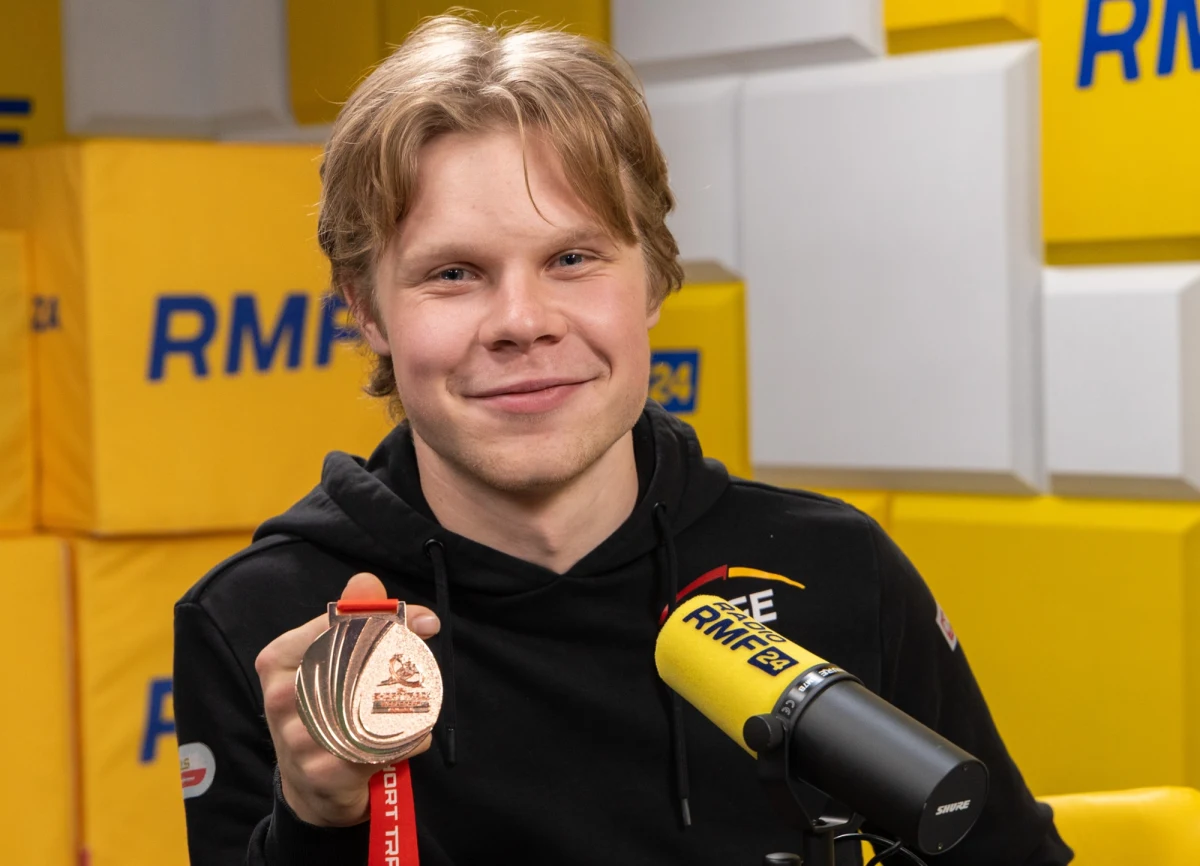 "Ostatnie 4 lata to dla mnie zmiana o 180 stopni" - mówi w rozmowie z Cezarym Dziwiszkiem z redakcji sportowej RMF FM medalista mistrzostw świata i Europy w short tracku Michał Niewiński. Na ostatnich zimowych igrzyskach olimpijskich w Pekinie debiutował w wieku 18 lat. Teraz zapewnia, że zbudował mentalność zwycięzcy i jest gotowy na medal w Mediolanie. Jako rodowity białostoczanin opowiada też o urokach stolicy Podlasia, kibicowaniu Jagiellonii i disco polo. 