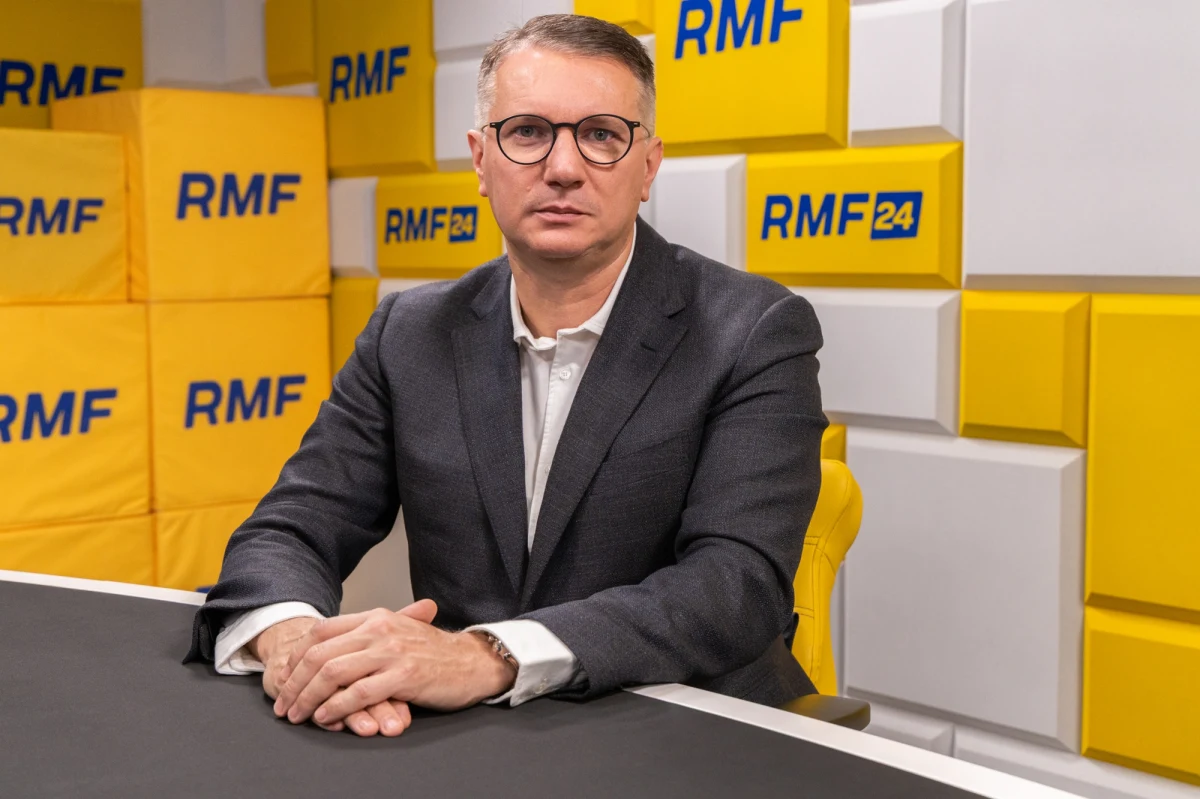 Poseł Konfederacji Przemysław Wipler w Porannej rozmowie w RMF FM nie krył, że jest gotowy na objęcie teki ministra. Podkreślił jednak, że nie interesuje go bycie ministrem kultury. "Jeśli nie chcemy mieć statusu przystawki, musimy walczyć o to, by zawrzeć rząd z tym, kto da Konfederacji stanowisko premiera" - mówił odważnie Wipler. Dodał, że Konfederacja nie może wejść w koalicję z partią, która nie da jej kontroli nad Agencją Bezpieczeństwa Wewnętrznego. "Reszta to kwestie programowe" - podkreślił. W fotelu premiera widziałby albo Sławomira Mentzena, albo Krzysztofa Bosaka. "Obaj są bardzo dobrymi kandydatami" - dodał.
