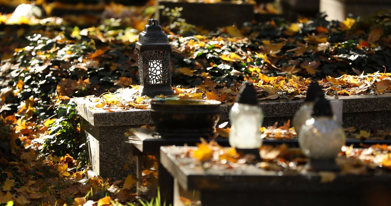 Pułapka Wszystkich Świętych. "Kościół nie namawiał do stawiania lampek"