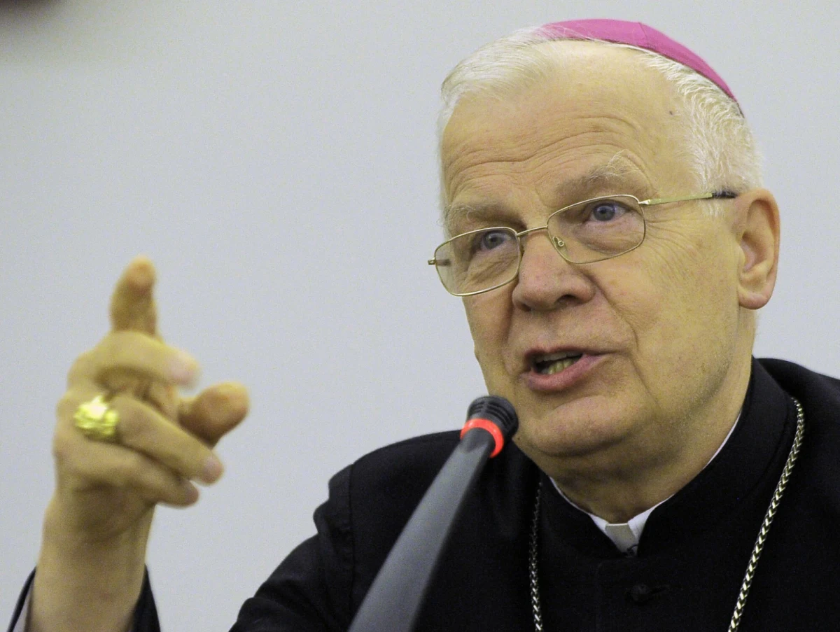 To była nagła sytuacja, niezbędna był interwencja lekarzy kardiologów. Arcybiskup Józef Michalik przeszedł operację - poinformował rzecznik prasowy archidiecezji przemyskiej ksiądz Bartosz Rajnowski.