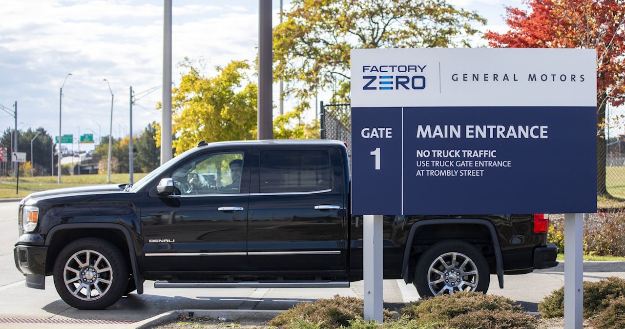 Trump uderzył w "elektryki". Gigant zwolni ponad 3 tysiące osób