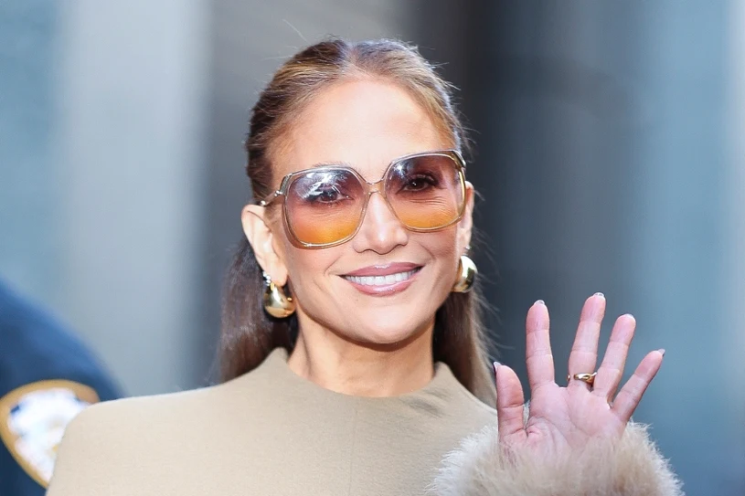 Zapomnij o sombre i balayage. Jesień 2025 należy do "Bambi Brunette"