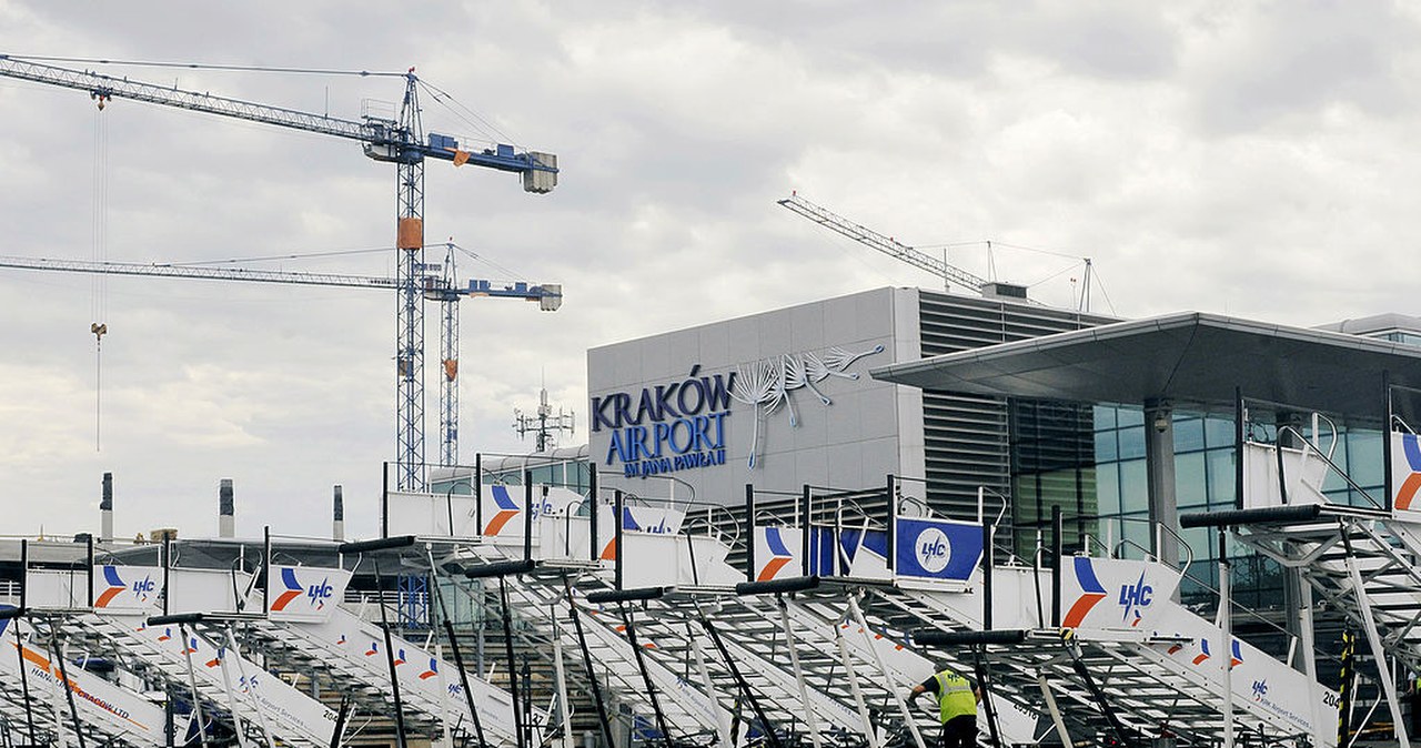 wiadomości,aktualności,Interia Incydent na krakowskim lotnisku. Pilot przerwał start, ewakuacja pasażerów