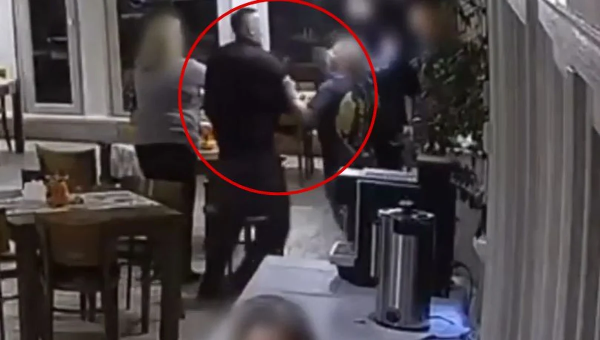 Przepychanki, wzajemne oskarżenia i interwencja policji – tak skończyło się środowe spotkanie nowej burmistrz Dusznik-Zdroju Urszuli Karpowicz i radnego Jarosława Kwolka. Szarpaninę obu tych osób nagrały kamery. Radny twierdzi nawet, że dostał od nowej burmistrz „prawym sierpowym w rękę”. 