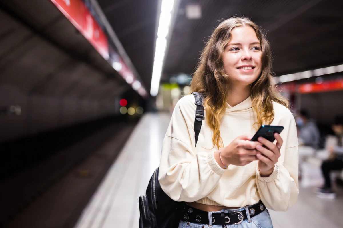 Komisja Europejska ogłosiła kolejną edycję programu DiscoverEU, w ramach którego 40 tysięcy osiemnastolatków urodzonych w 2007 roku otrzyma darmowe bilety na podróże po Europie. Inicjatywa jest związana z obchodami 40. rocznicy powstania strefy Schengen, która umożliwiła swobodny przepływ osób między krajami europejskimi.
