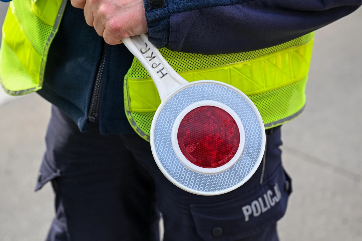 Wszystkich Świętych to czas wzmożonych wyjazdów. Ponad 5 tys. policjantów ruchu drogowego pojawi się w kulminacyjnych momentach na drogach całej Polski w związku z akcją Znicz.