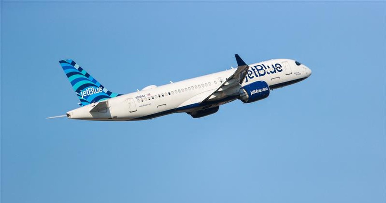 Zaczęli tracić kontrolę nad samolotem. Musieli awaryjnie lądować