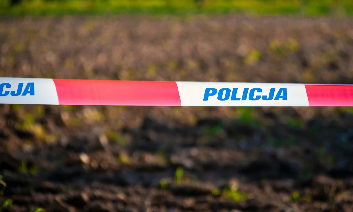 Dramatyczne doniesienia z Podkarpacia. W rowie melioracyjnym w miejscowości Zabłotce odnaleziono ciało 18-latka. Nie wykluczono udziału osób trzecich przy jego śmierci.