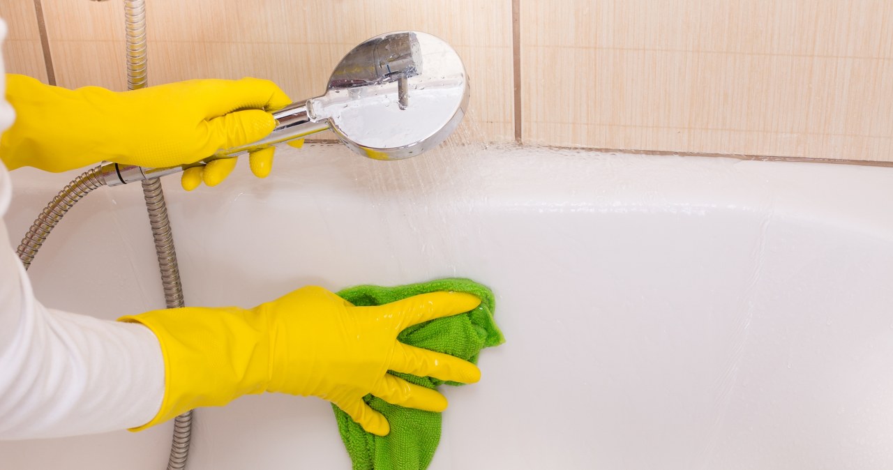 Jak wyczyścić i wybielić wannę? Tak pozbędziesz się pleśni i osadów