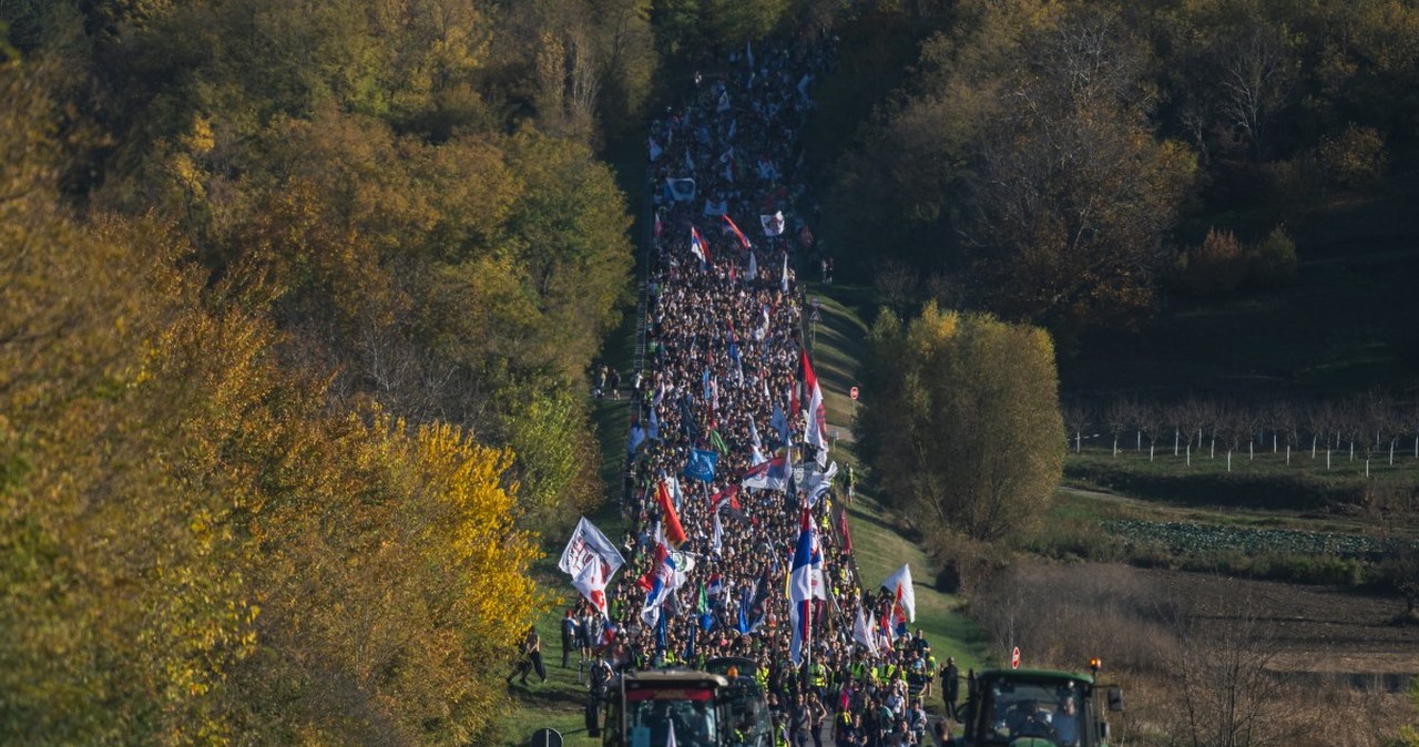 Tłumy maszerują do Nowego Sadu. Wrze przed rocznicą tragedii