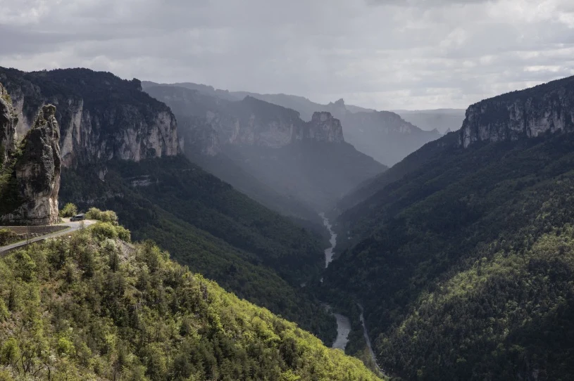 Cudem przeżył upadek z urwiska. Ratunkiem okazała się torba na zakupy