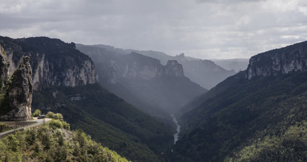 Cudem przeżył upadek z urwiska. Ratunkiem okazała się torba na zakupy