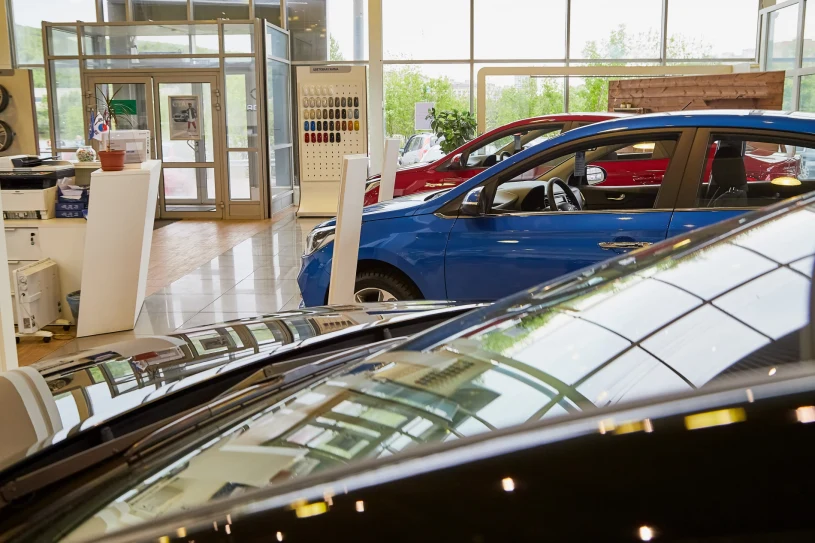 Polacy coraz chętniej kupują samochody elektryczne. Opublikowano raport