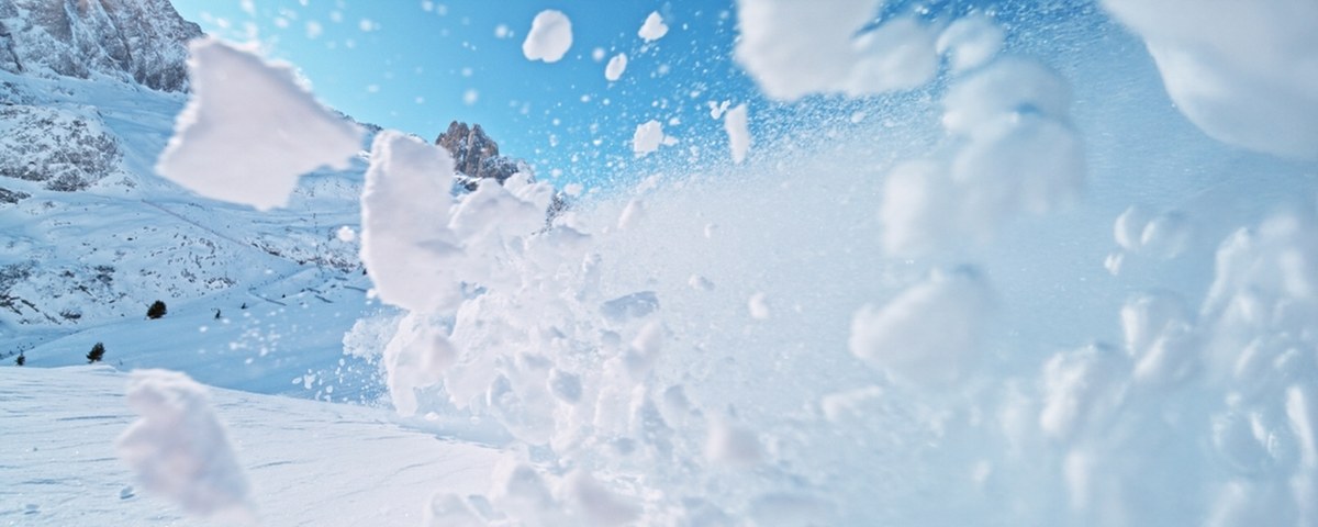 Tragedia w Alpach. Narciarze porwani przez lawinę