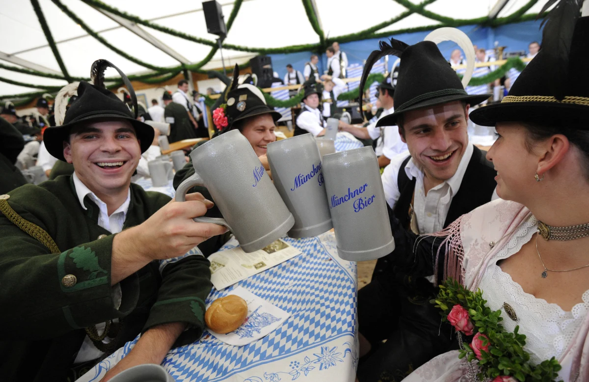 Polska gospodarka rośnie w siłę, a cyfryzacja i odwaga stają się jej znakami rozpoznawczymi. Niemcy, dotychczasowa lokomotywa Europy, coraz częściej patrzą na Polskę z podziwem - i zazdrością. Szwajcarski dziennik „Neue Zuercher Zeitung” analizuje, jak zmieniają się relacje gospodarcze między sąsiadami, podkreślając, że Berlin powinien zmienić optykę wobec Polski i zacząć traktować ją za wzór.