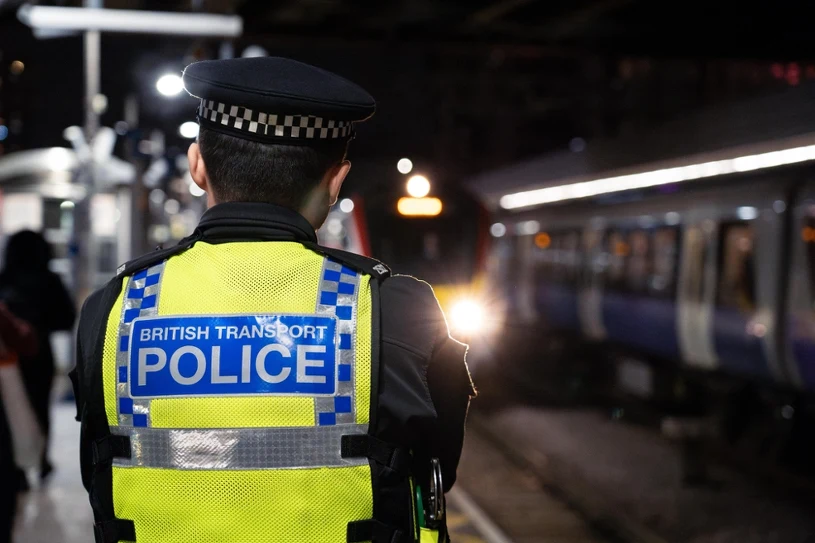 Atak z użyciem noża w pociągu w Anglii. Dwie osoby aresztowane