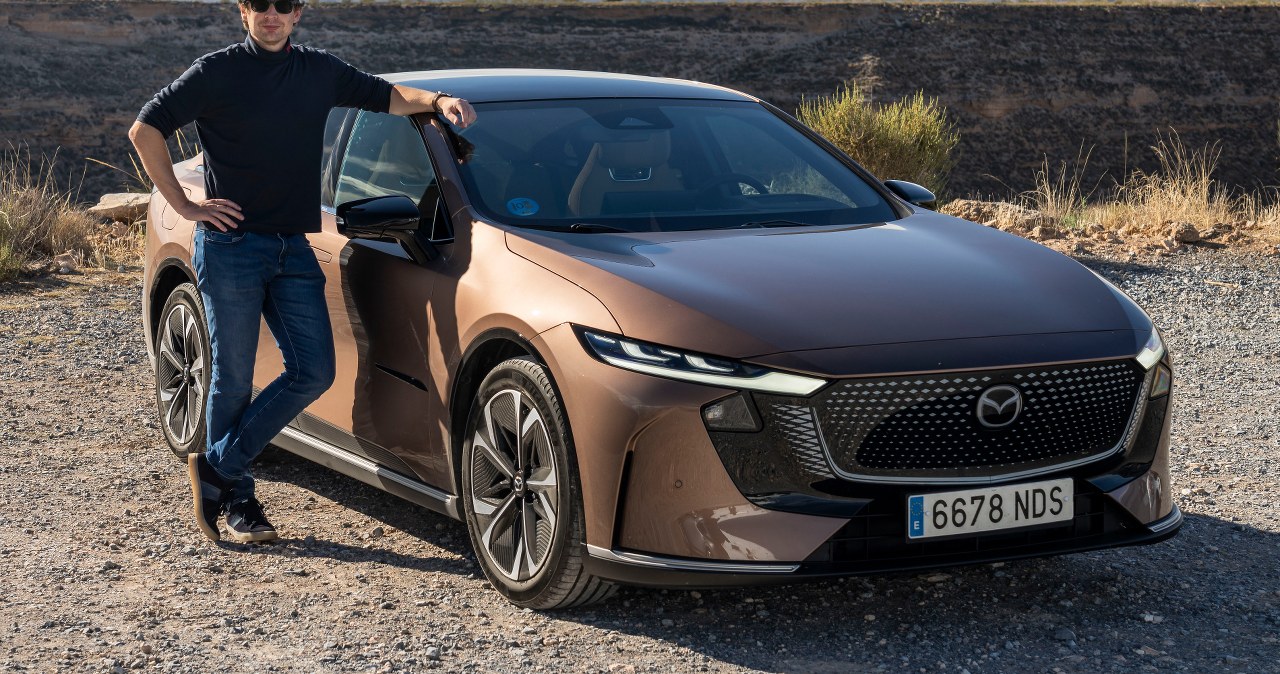 Mazda 6e jeździ tak dobrze, jak wygląda. Ale 47 minut przy ładowarce to za dużo