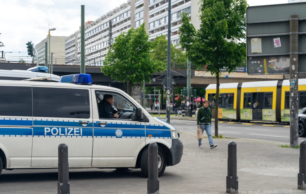 Niemieckie służby zatrzymały w Berlinie 22-letniego mężczyznę podejrzewanego o przygotowywanie zamachu terrorystycznego. W jego mieszkaniu policja znalazła materiały służące do produkcji ładunków wybuchowych.