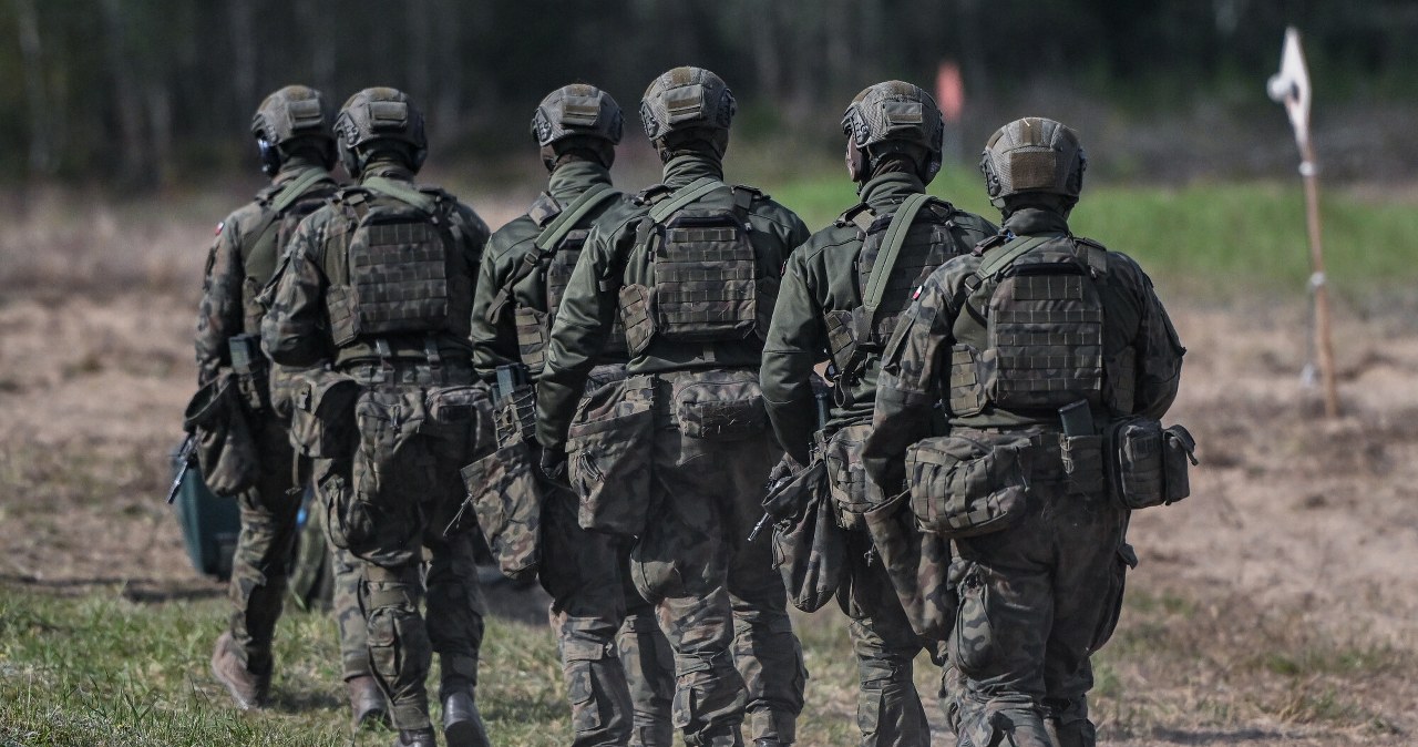 Zapytano o obowiązkową służbę wojskową. Zmiana nastrojów, jest sondaż