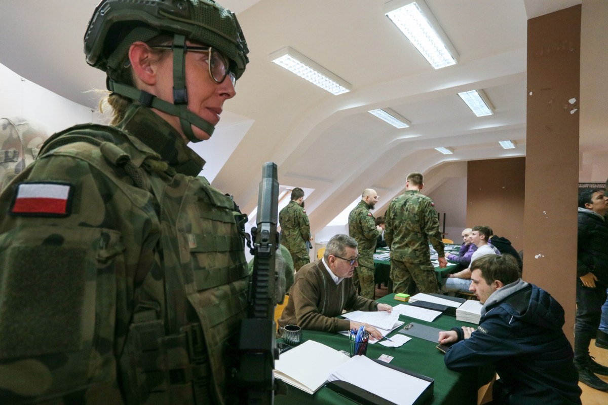 Compulsory military service? This is what Poles think