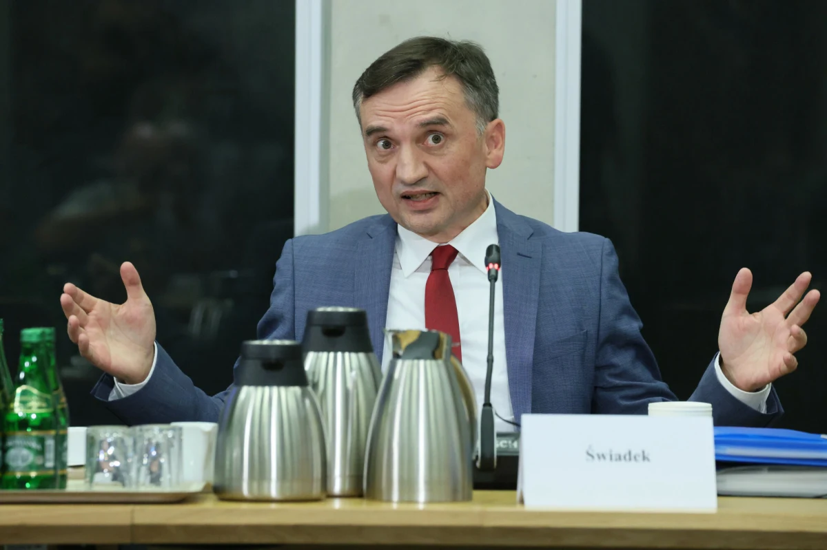 Niczego nie będę się zrzekał - tak były minister sprawiedliwości Zbigniew Ziobro odpowiedział na pytanie Polsat News o sprawę jego immunitetu. Wnioskiem o uchylenie immunitetu posła PiS Sejm ma zająć się w czwartek - najpierw na sejmowej komisji ds. regulaminowych. Głosowanie ma odbyć się w piątek. Dziś upływa termin, w którym Ziobro mógłby sam zrzec się immunitetu.