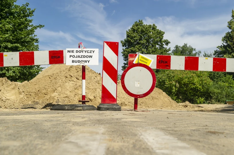 Stają remonty dróg w całej Polsce. Rząd zabrał pieniądze gminom