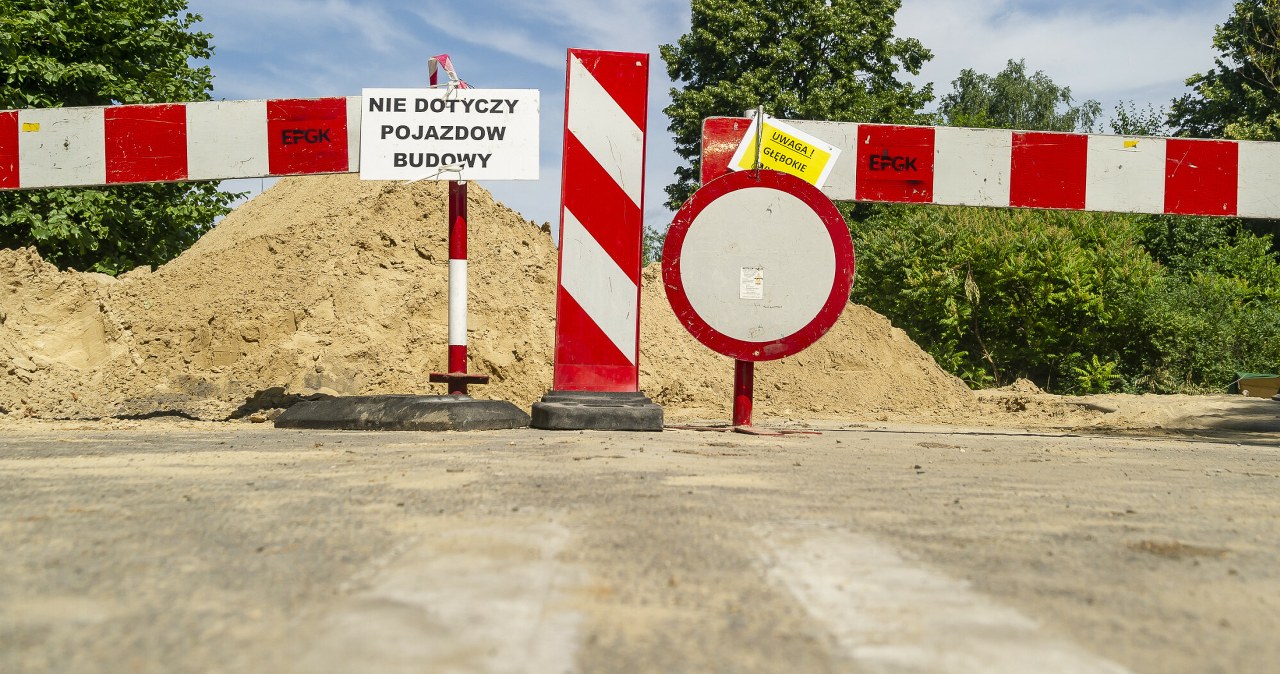 Stają remonty dróg w całej Polsce. Rząd zabrał pieniądze gminom