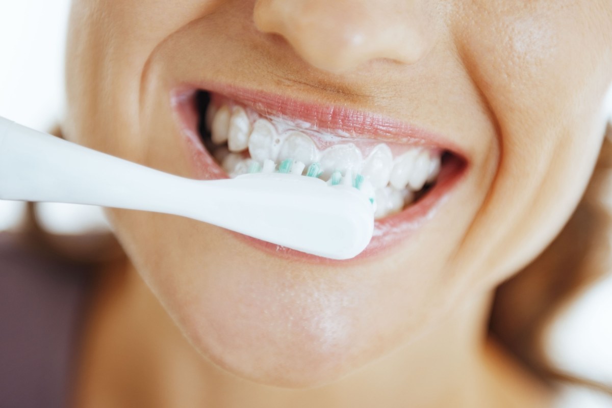 ​Czy naprawdę trzeba myć zęby dwa razy dziennie? Największe mity obalone