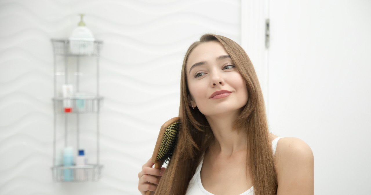 Deszcz? A twoje włosy dalej gładkie! Zdradzamy trik, który działa cuda