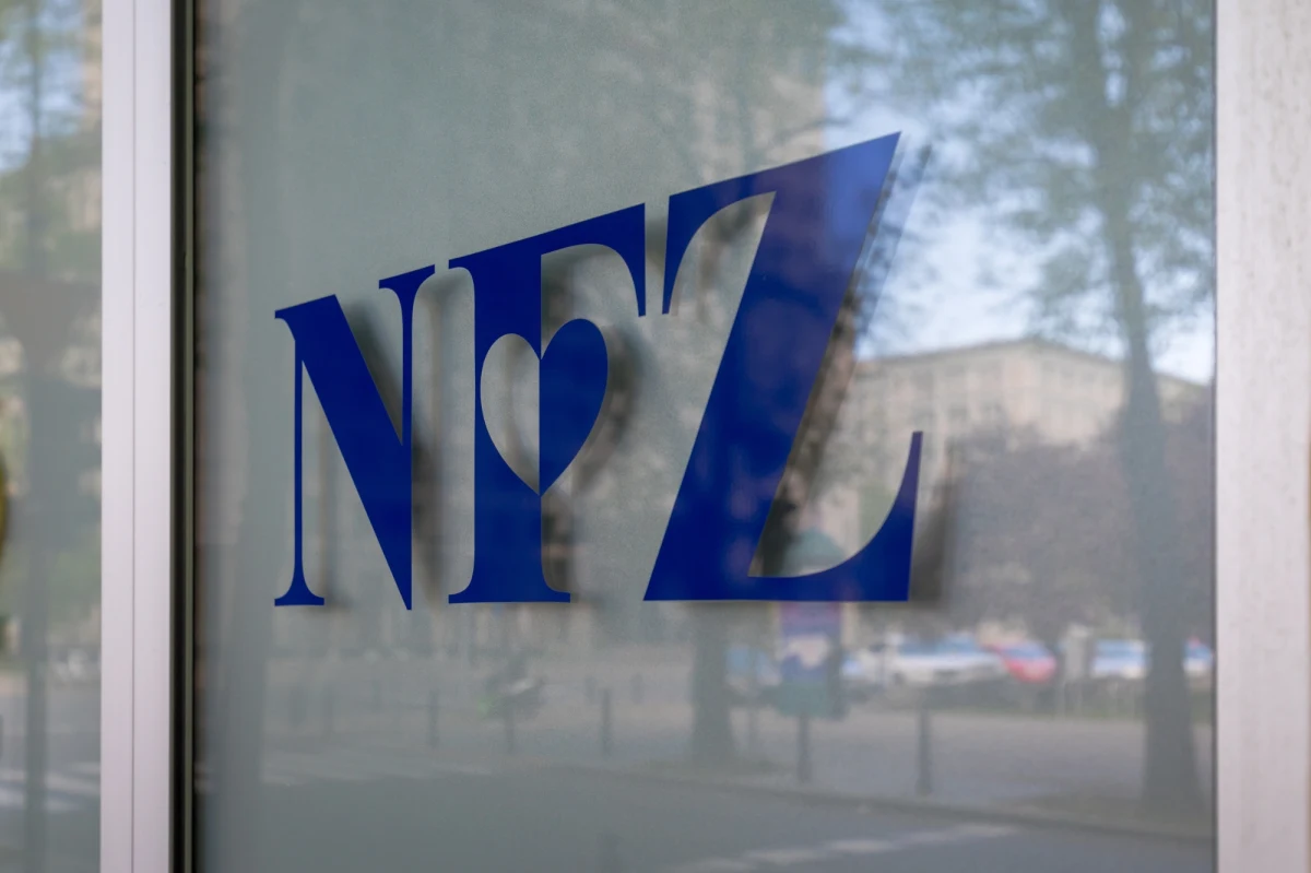 Oszuści znów próbują podszywać się pod Narodowy Fundusz Zdrowia. Chodzi o profesjonalnie wyglądające e-maile, dzięki którym cyberprzestępcy chcą wyłudzić dane i pieniądze. 