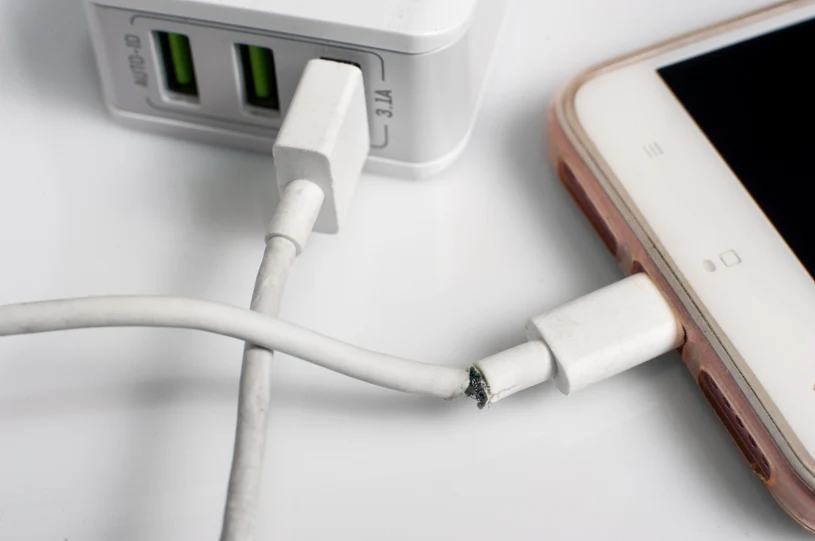 W ten sposób ochronisz kable i urządzenia. Banalne, a działa