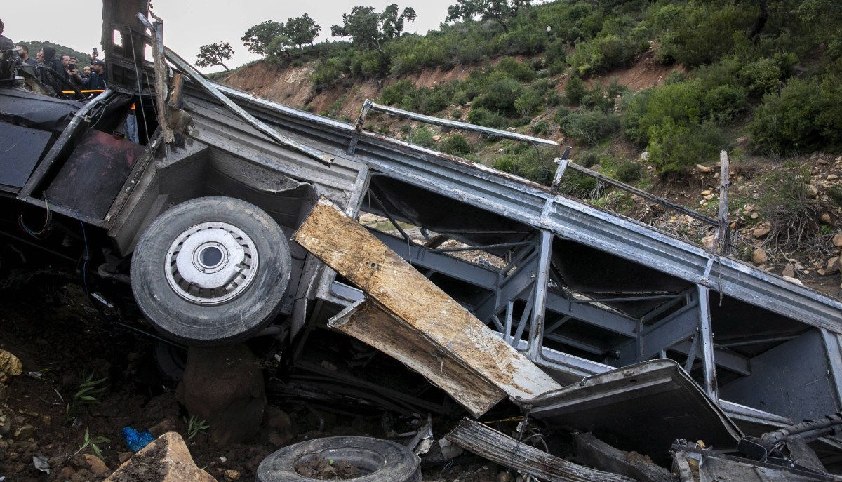 Zasypało ich betonowe kruszywo. Koszmarne zderzenie z wywrotką