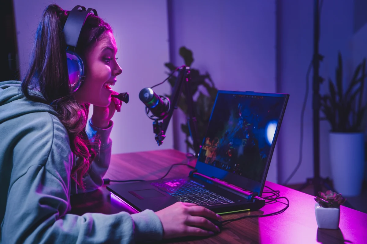 Laptopy gamingowe to dziś nie tylko sprzęt do grania, ale także wszechstronne urządzenia, które świetnie sprawdzą się w pracy kreatywnej i codziennym użytkowaniu. Wyposażone w nowoczesne procesory, karty graficzne, matryce o wysokiej płynności i pojemne dyski SSD. Sprawdź poniższe modele!