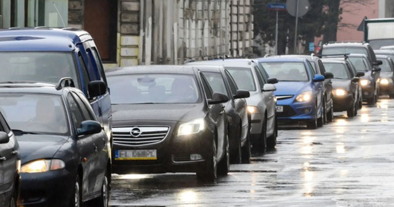 Światła mijania słabo świecą. Sam możesz sprawdzić dlaczego