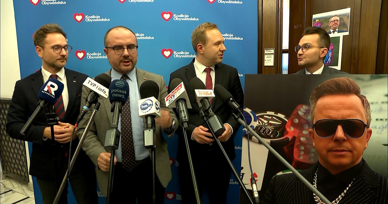 Spięcie na konferencji PiS. Nagle zza drzwi wyszedł poseł KO