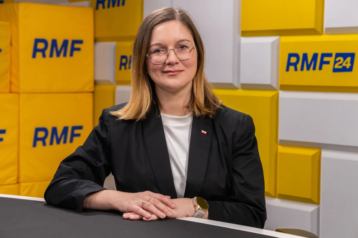 "Zostaję w Partii Razem. Nie rozumiem, dlaczego miałabym odchodzić. Nie ma rozmów o starcie [w wyborach] z list PiS" - stwierdziła w Popołudniowej rozmowie w RMF FM Paulina Matysiak, posłanka Razem. Przyznała, że obecni politycy Nowej Lewicy "zaczynają zalewać miłością Partię Razem". Sama do Włodzimierza Czarzastego "nic nie ma". "Przesympatyczny pan w sweterkach" - skwitowała.