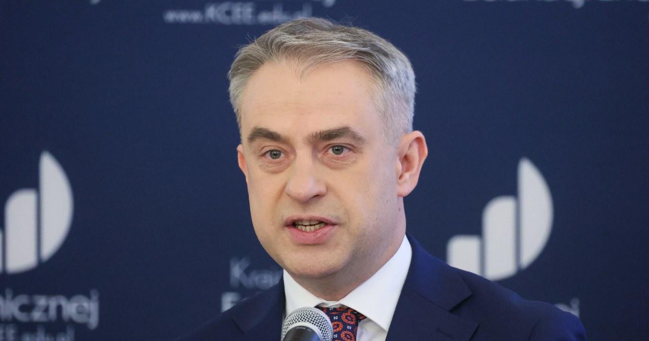 Minister ostrzega Polaków. "Cyfrowa wojna trwa". Mówi o klonowaniu głosu