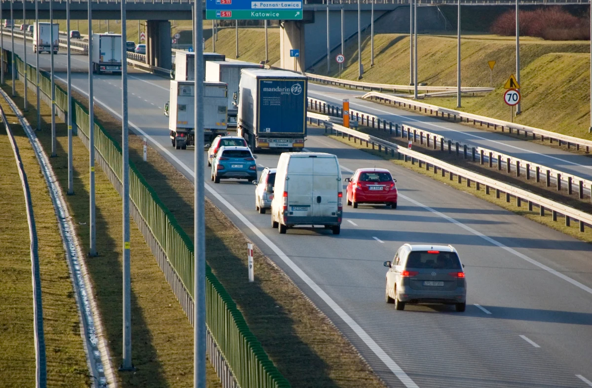 We wtorek kierowcy podróżujący autostradą A2 w kierunku Poznania muszą liczyć się z poważnymi utrudnieniami. Generalna Dyrekcja Dróg Krajowych i Autostrad w Łodzi zapowiada prace remontowe, które mogą spowodować spowolnienie ruchu i tworzenie się korków. Sprawdź szczegóły. 