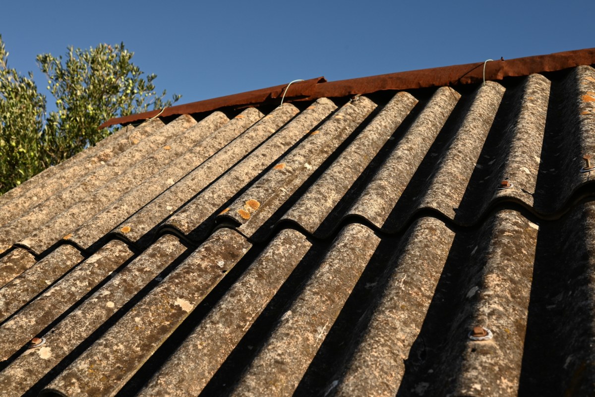 Masz azbest na dachu? Ważna decyzja resortu rolnictwa