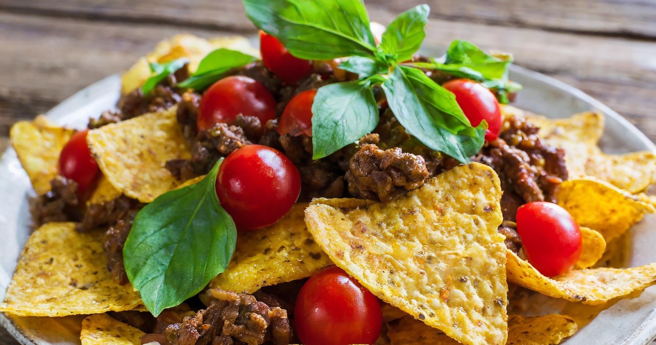 Zrób tę sałatkę, a goście zaniemówią z wrażenia. Będzie hitem na stole