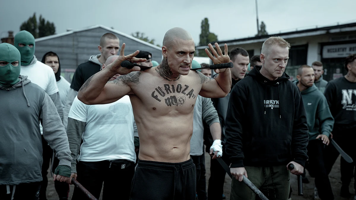 Polska produkcja "Druga Furioza" znalazła się w prestiżowym zestawieniu najlepszych filmów akcji ostatnich tygodni przygotowanym przez dziennikarza "The New York Times". Krytyk docenił nie tylko dynamiczną fabułę, ale przede wszystkim wybitną kreację Mateusza Damięckiego, porównując jego rolę do kultowych postaci kina światowego.