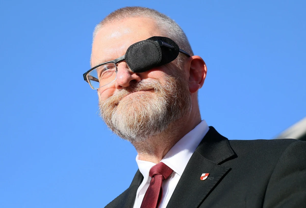 Grzegorz Braun został jednym z laureatów Nagrody Pokoju i Praw Człowieka przyznawanej przez Międzynarodową Fundację im. Emila Czeczko - organizację propagandową powiązaną z reżimem ­Alaksandra Łukaszenki i sympatyzującą z ­Władimirem Putinem - podaje portal OKO.press.